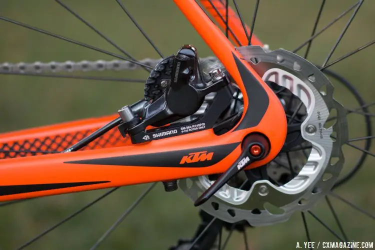 Our KTM Canic CXC cyclocross bike featured 135mm a thru axle out back, but it's 142mm on 2016 models. Shimano RS785 hydraulic brake handle stopping duties. © A. Yee / Cyclocross Magazine