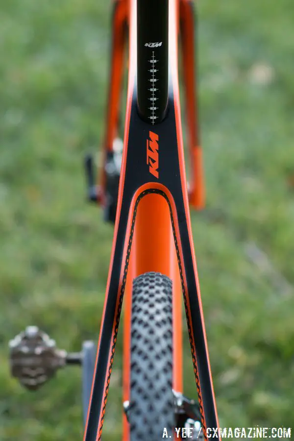 The KTM Canic CXC cyclocross bike has mud clearance around a cyclocross tire, but it's not ready for 42c gravel tires. © A. Yee / Cyclocross Magazine