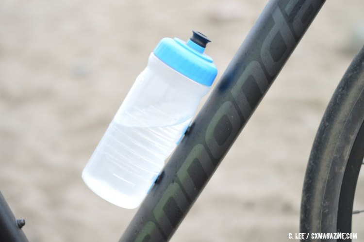 Look ma, no cage. © Clifford Lee / Cyclocross Magazine