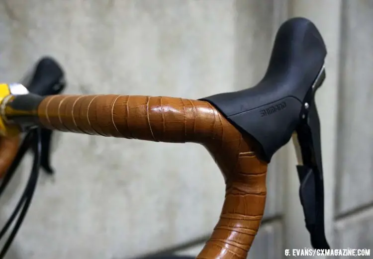 Sim Works is a sponsor for the Fresh Air Hunter Cyclocross Team, so the bike is dressed with several of the brand’s components including the textured Sim Roll bar tape. © Cyclocross Magazine