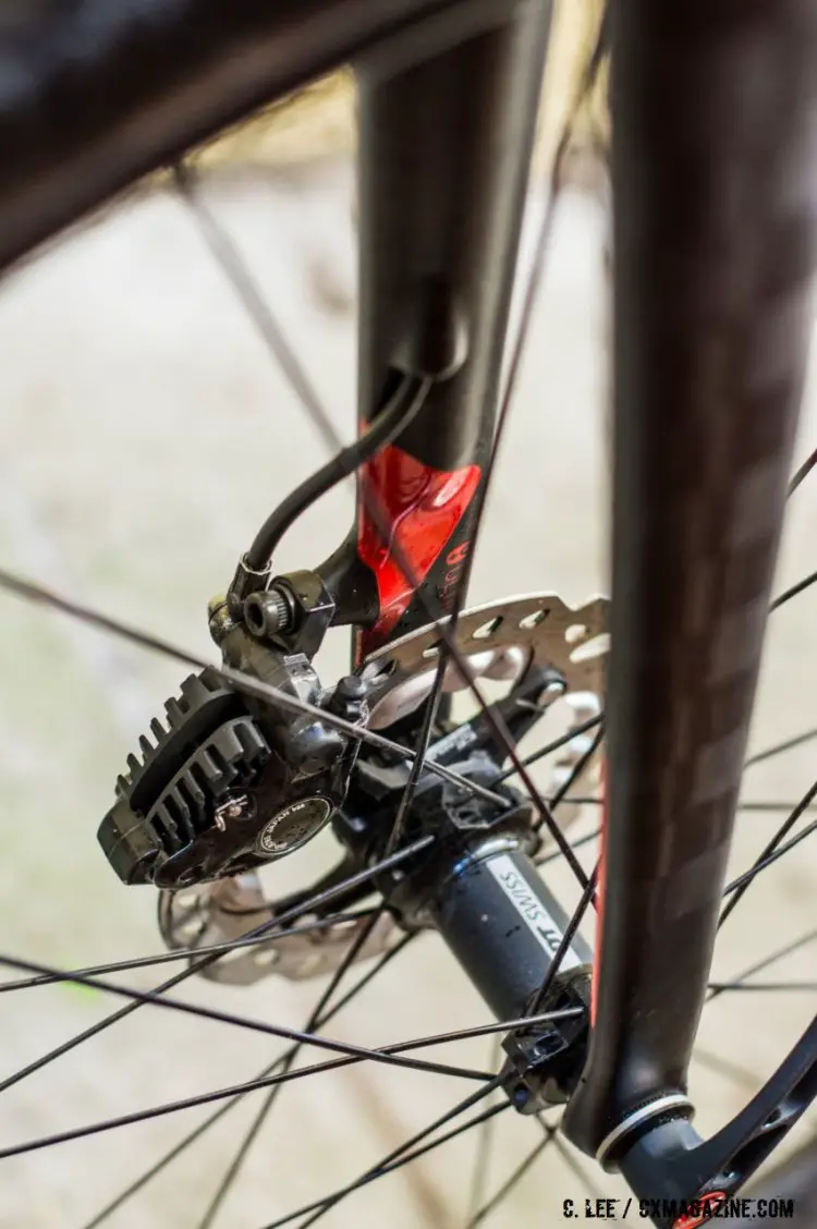 internal brake hose routing in the slender fork blades of the F1X