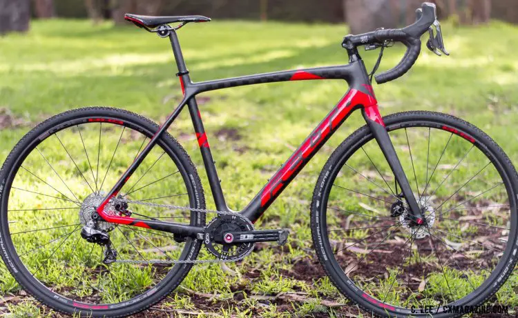 Added clearance on the Flet F1X cyclocross bike. Clifford Lee / Cyclocross Magazine