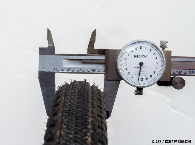 The Vittoria Adventure Trail measured out at 39mm in the cyclocross Magazine offices on a 22 mm internal width rim when set up tubeless. ©️ Clifford Lee / Cyclocross Magazine