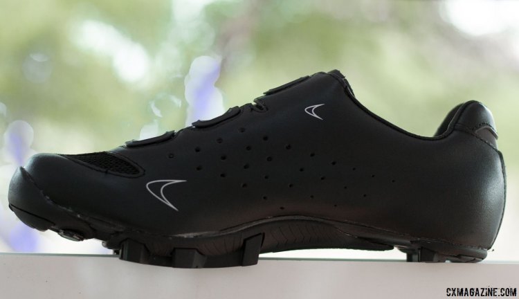 The Lake MX237 is a leaterh upper mated to a heat moldable carbon sole. ©️ Cyclocross Magazine