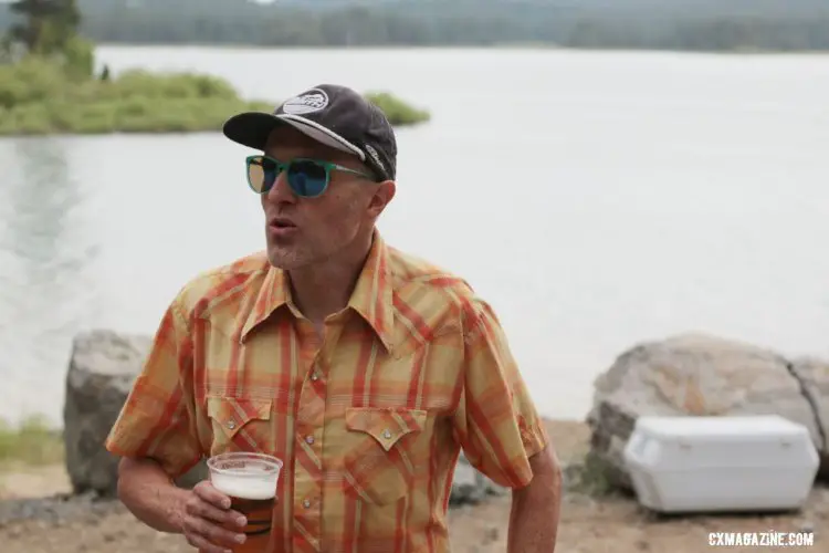 Decker shares a beer and a story after the race. ©️ Cyclocross Magazine