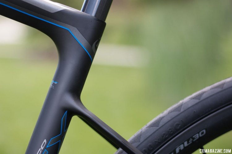 Blue Bicycles Prosecco EX gravel bike features thin seat stays and a sloping top tube. © Cyclocross Magazine