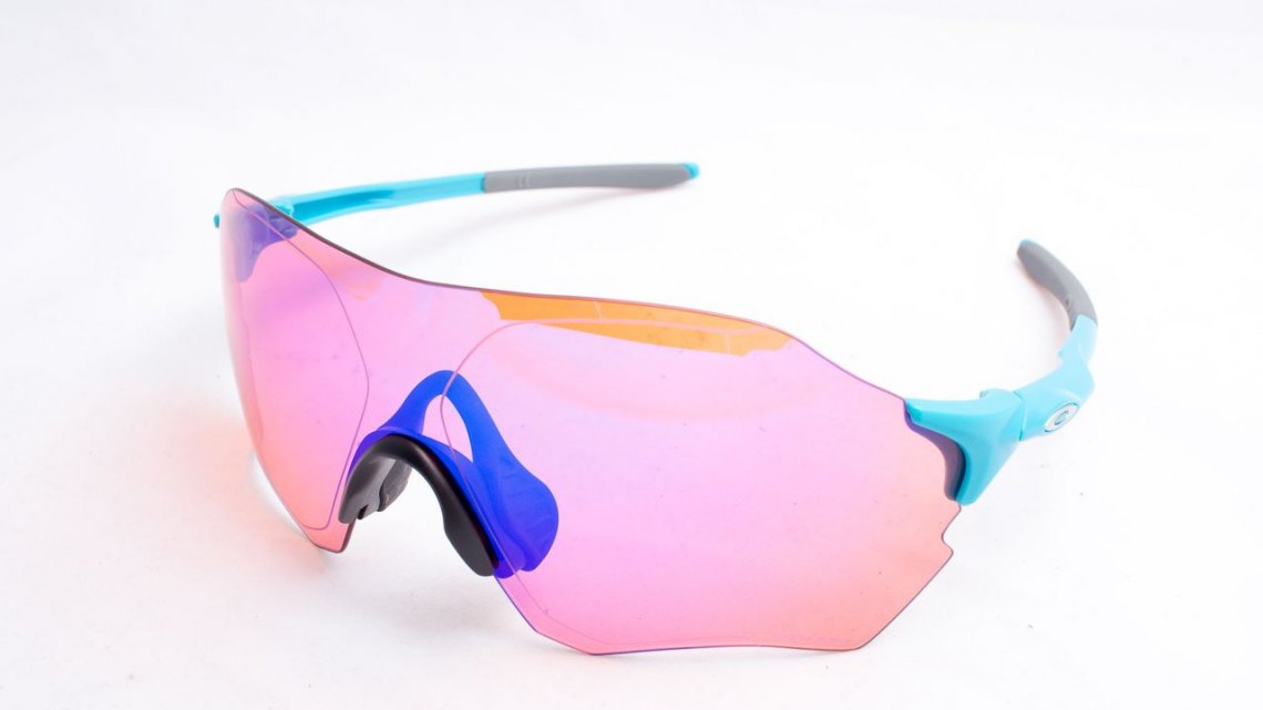 The Oakley EVZero Range sunglasses. ©️ Cyclocross Magazine