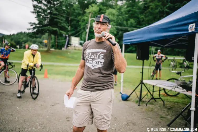 Arlon Chaffee of LOCO Cycling announcing the start. © Chris McIntosh / Cyclocross Magazine