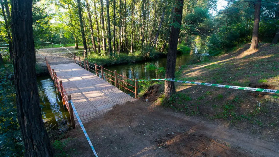 Beautiful wooden bridges criss-cross the placid stream that forms the backbone of the Yanqing course. @ R. Riott / Cyclocross Magazine