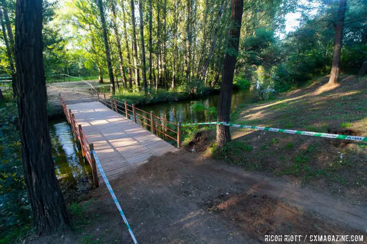 Beautiful wooden bridges criss-cross the placid stream that forms the backbone of the Yanqing course. @ R. Riott / Cyclocross Magazine