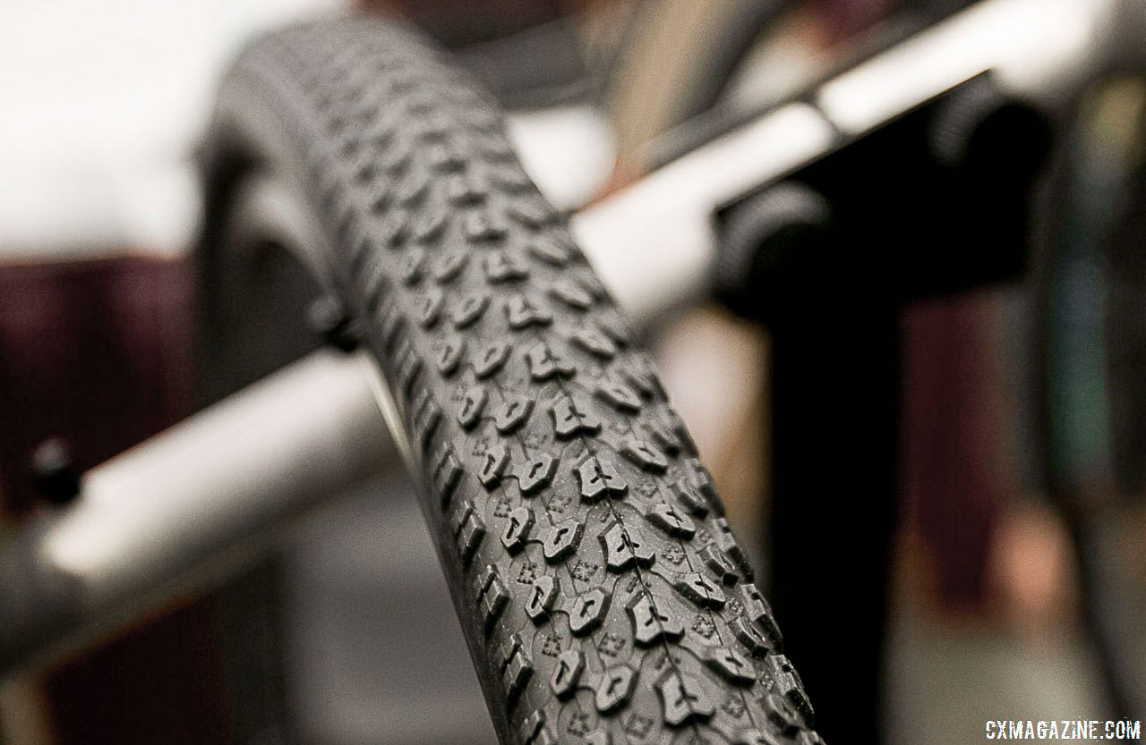 700 x 38c cyclocross tires