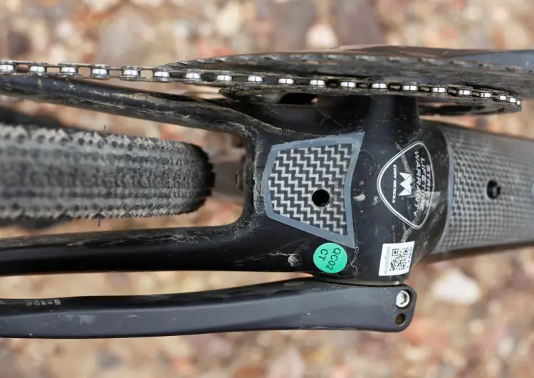 The left and right chainstays vary in width to offer greater tire clearance while aiming to maintain lateral stiffness. © Cyclocross Magazine