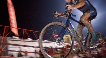 Summerhill surveying the damage of Meisen's fast first few laps. 2016 Jingle Cross Day 1, Elite Men. © A. Yee / Cyclocross Magazine