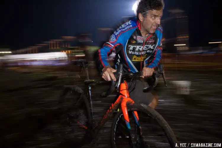 Washing bikes was just as much a race out on the course. 2016 Jingle Cross Day 1, Elite Men. © A. Yee / Cyclocross Magazine