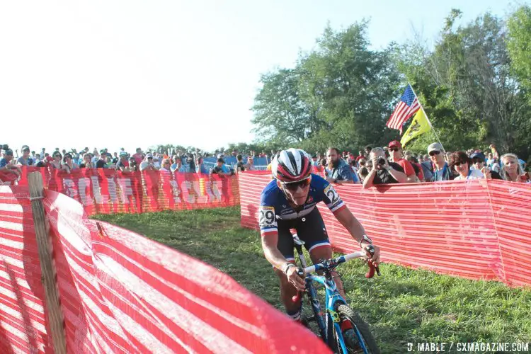 Mani attempting to hold off a charging Antonneau. 2016 Jingle Cross World Cup, Elite Women. © D. Mable / Cyclocross Magazine