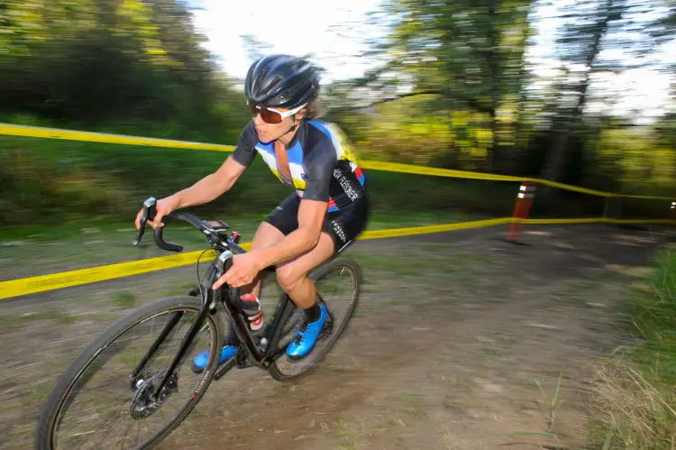 Fleischer took control of 2016 MFG Cyclocross Race #1 - Lake Sammamish © Geoffrey Crofoot