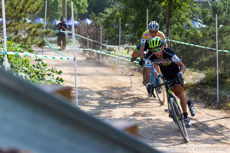 Wildhaber leading Jongewaard on lap two. Qiansen Trophy 2016 Fengtai Changxindian Results Men's Elite. © R. Riott / Cyclocross Magazine