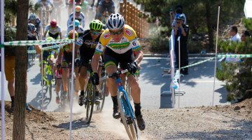 Jongewaard leads up the first climb in Fengtai Changxindian. Behind him, Marcel Wildhaber has other ideas...