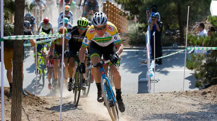 Jongewaard leads up the first climb in Fengtai Changxindian. Behind him, Marcel Wildhaber has other ideas...