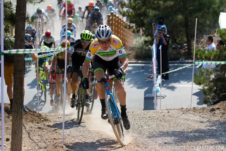 Jongewaard leads up the first climb in Fengtai Changxindian. Behind him, Marcel Wildhaber has other ideas...