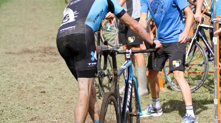 2016 Jingle Cross Masters 45-49 race with the Telenet-Fidea pit crew. © D. Mable / Cyclocross Magazine