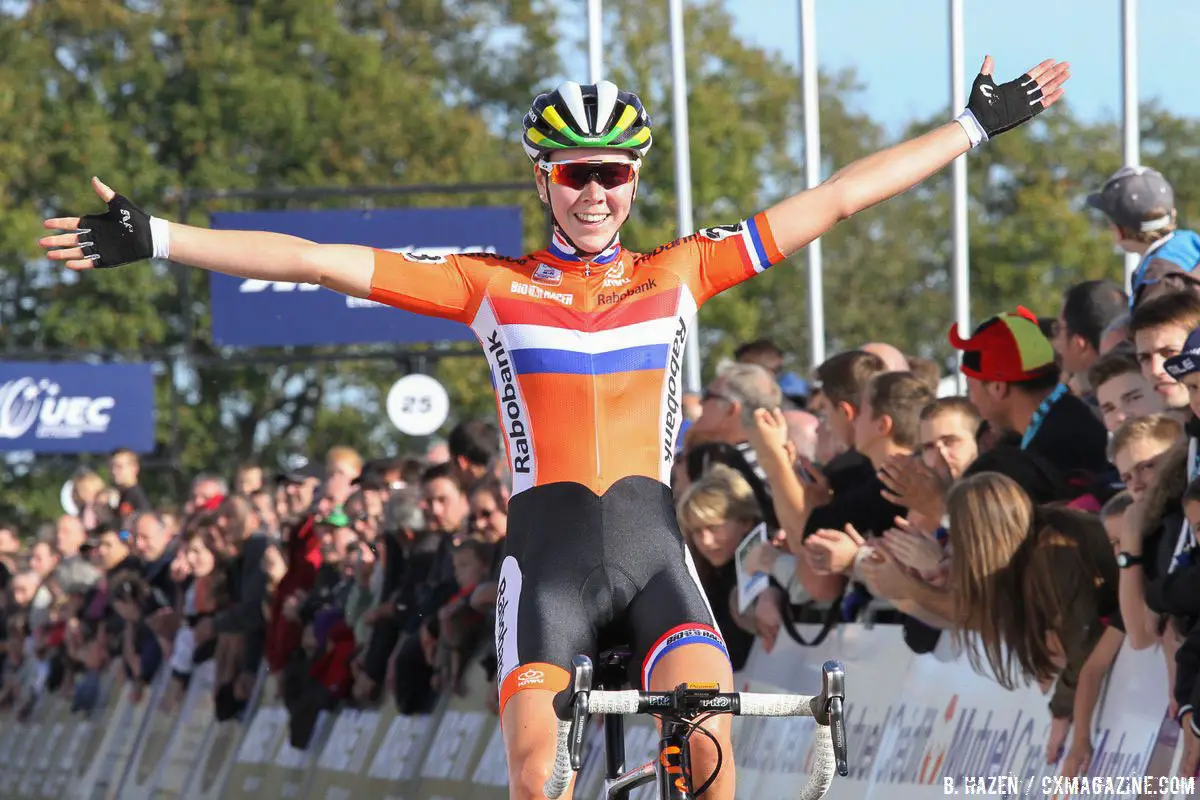 2016 World Champion Thalita de Jong keeps on winning, adding the 2016 UEC European Cyclocross Championships title to her rapidly-growing colleciton. Elite Women. © B. Hazen / Cyclocross Magazine