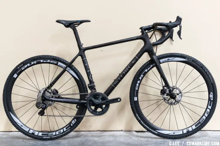 Storck's flagship TIX Platinum G-1 is equipped with a Shimano Ultegra 6870 Di2 drivetrain with R785 hydraulic disc brakes. It has clearance for 42mm tires with a frame weight of 890 grams.
