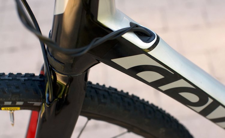 Devinci calls its internal cable routing entrance an "intake port." The Hatchet Carbon ships with six different port plugs. Mechanical, electronic or a dropper, the Hatchet has you covered. © Cyclocross Magazine