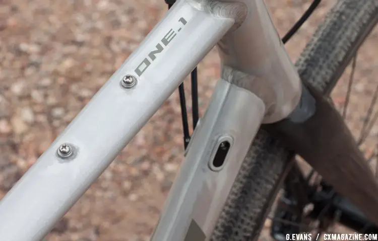 A top tube bento box mount helps the bike adapt to carry more cargo for longer rides. © Cyclocross Magazine