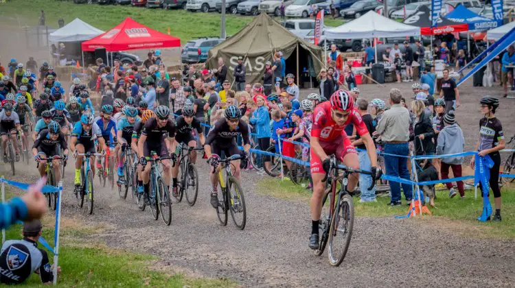 Eric Thompson (HED p/b Molten Speed Wax) leading the elite men from the start. © Todd Fawcett