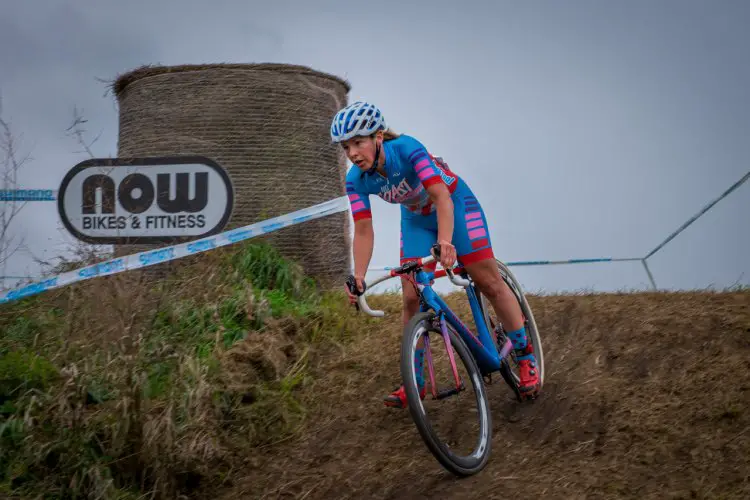 Nicole Mertz (NoCoast Racing powered by Intelligentsia) descending into the switchbacks. © Todd Fawcett