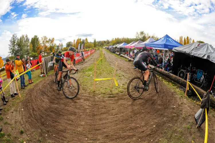 A great shot of the Elite Men at the front of the pack. © Geoffrey Crofoot