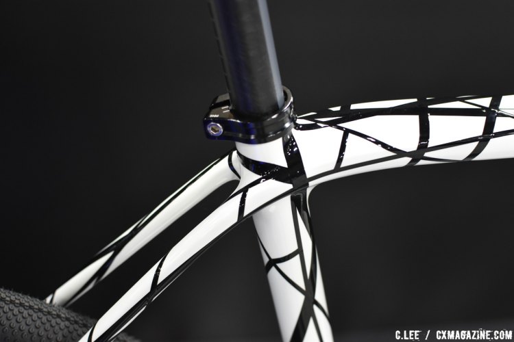 The top tube is continuous with the thin bridgeless seatstays © Cliff Lee