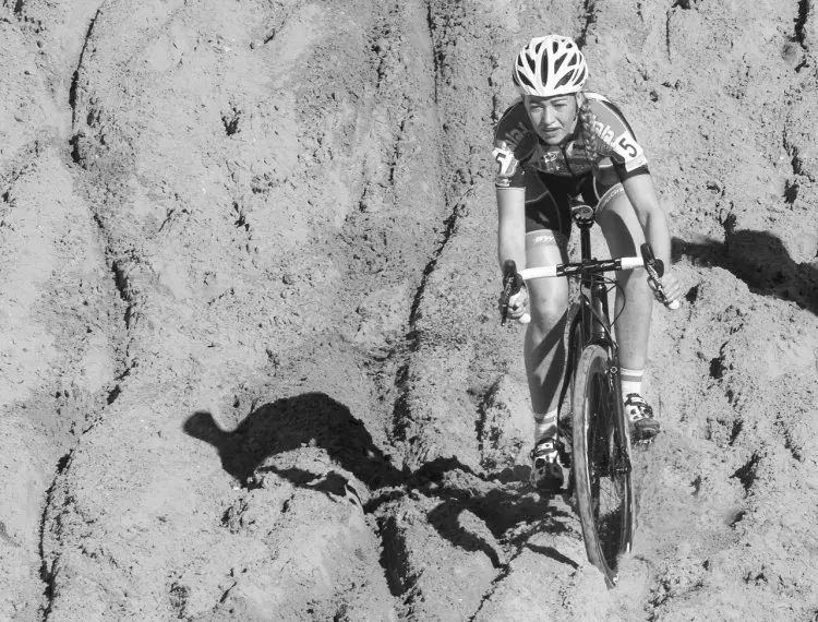 Sophie de Boer looks for ruts. 2016 Superprestige Zonhoven women's race. © Bart Hazen / Cyclocross Magazine