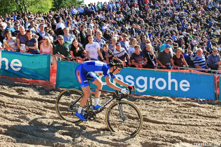 Sanne Cant reigned in the sand and defended her 2015 title. 2016 Superprestige Zonhoven women's race. © Bart Hazen / Cyclocross Magazine