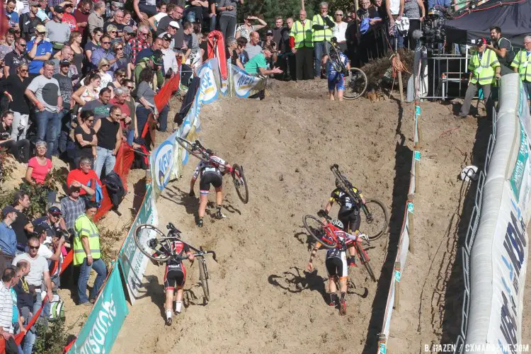 Sanne Cant runs away to a lead. 2016 Superprestige Zonhoven women's race. © Bart Hazen / Cyclocross Magazine