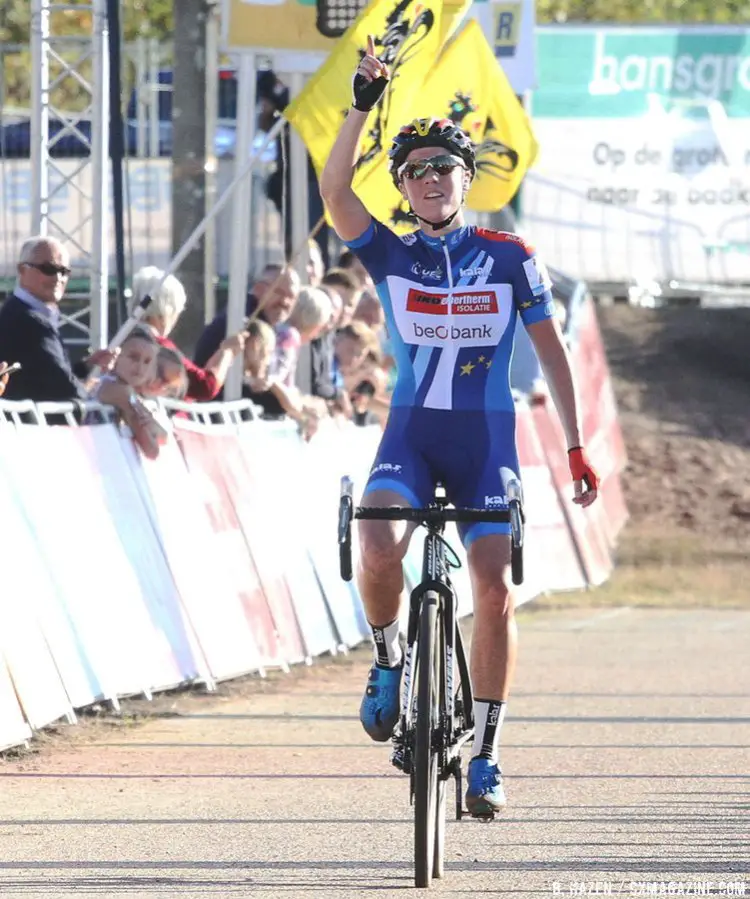 Sanne Cant wins the 2016 Superprestige Zonhoven women's race. © Bart Hazen / Cyclocross Magazine