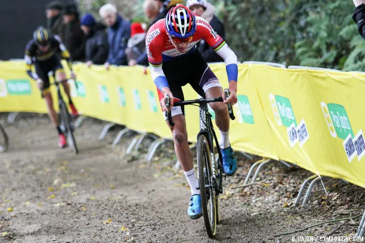 Van der Poel on the attack. 2016 Valkenburg Cyclocross World Cup Elite Men. © B. Hazen / Cyclocross Magazine