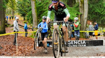 Hopping the barriers at the 2016 Woodlan Park MFG Series Finale. © Geoffrey Crofoot