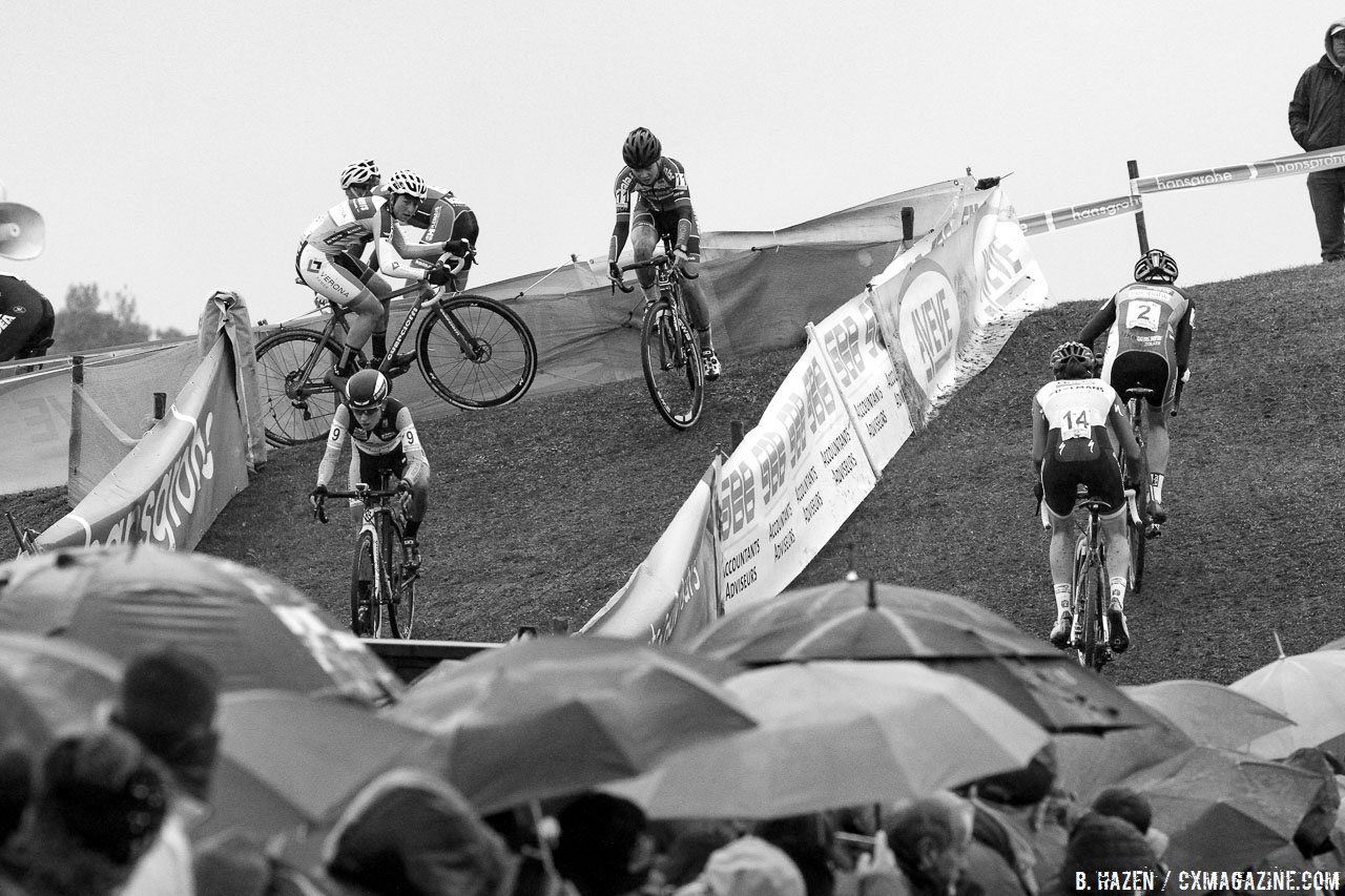 The course featured several sections that doubled back, giving racers a chance to monitor their competitors. 2016 Superprestige Ruddervoorde cyclocross race, Elite Women. © B. Hazen / Cyclocross Magazine