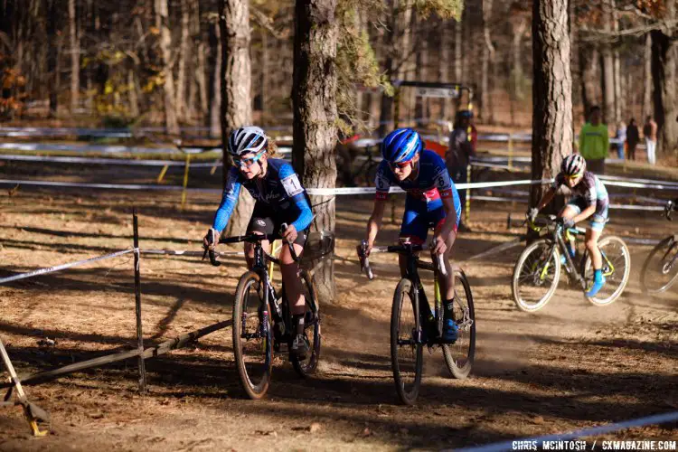 Ellen Noble and Maghalie Rochette would do much of the pace making early on in the lead group. © Chris McIntosh