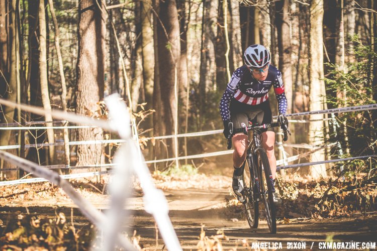 Ellen Noble struggled to hang on to the leaders and finished fourth. © Angelica Dixon