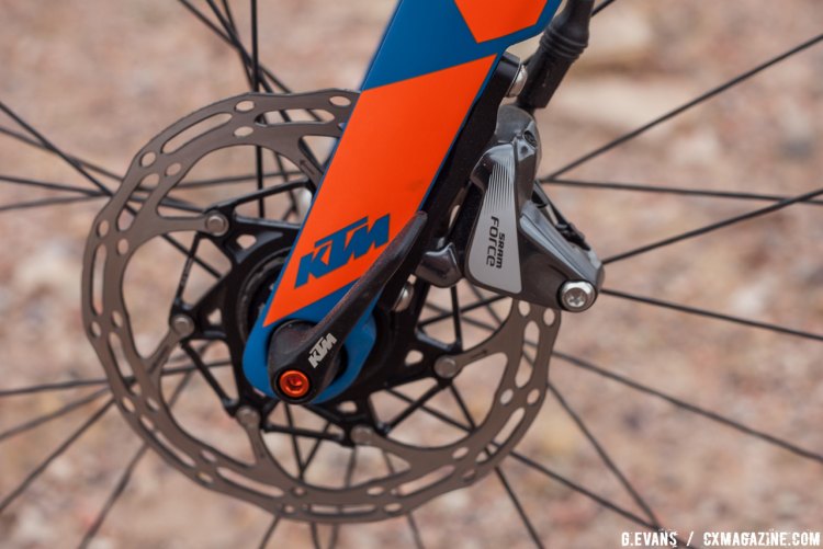 SRAM Force hydraulic disc brakes with 140mm rotors. © Cyclocross Magazine