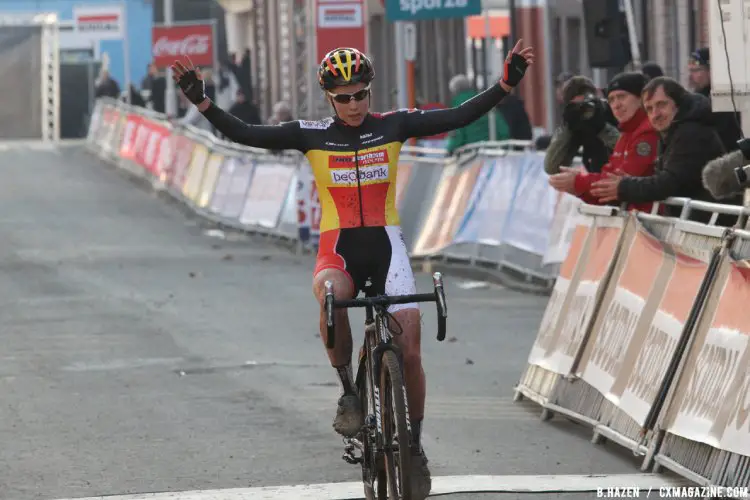 Sanne Cant takes the win for the Women's Race at the 2016 Jaarmarktcross in Niel. © B. Hazen / Cyclocross Magazine