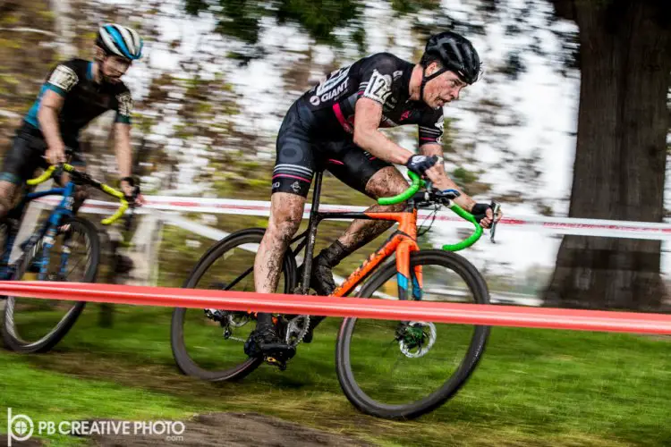 Elite Men's race action at Day 2 of CXLA. © Philip Beckman