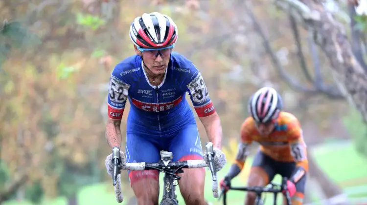 Katerina Nash with Amanda Miller doing her best to stay attached. 2016 CXLA Day 2. © Cathy Fegan-Kim / Cyclocross Magazine