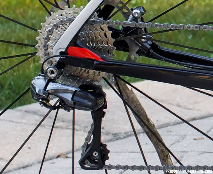 An Ultegra 6800 11-32 cassette is paired with an Ultegra DI2 rear derailleur. © Cyclocross Magazine