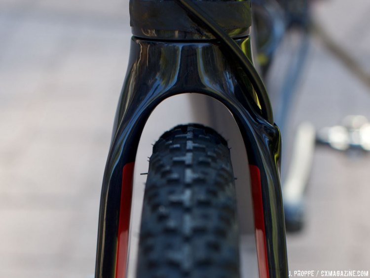 The Devinci Super Leggera fork easily clears a 40mm WTB Nano. 2017 Devinci Hatchet Carbon gravel bike. © Cyclocross Magazine
