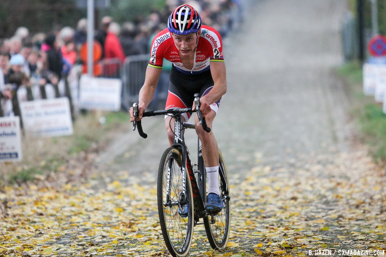 Mathieu van der Poel used his matches to join the front, but then was quickly dropped after a Wout van Aert attack. Elite Men. 2016 Koppenbergcross, DVV Verzekeringen Trofee Series race #2. © B. Hazen / Cyclocross Magazine