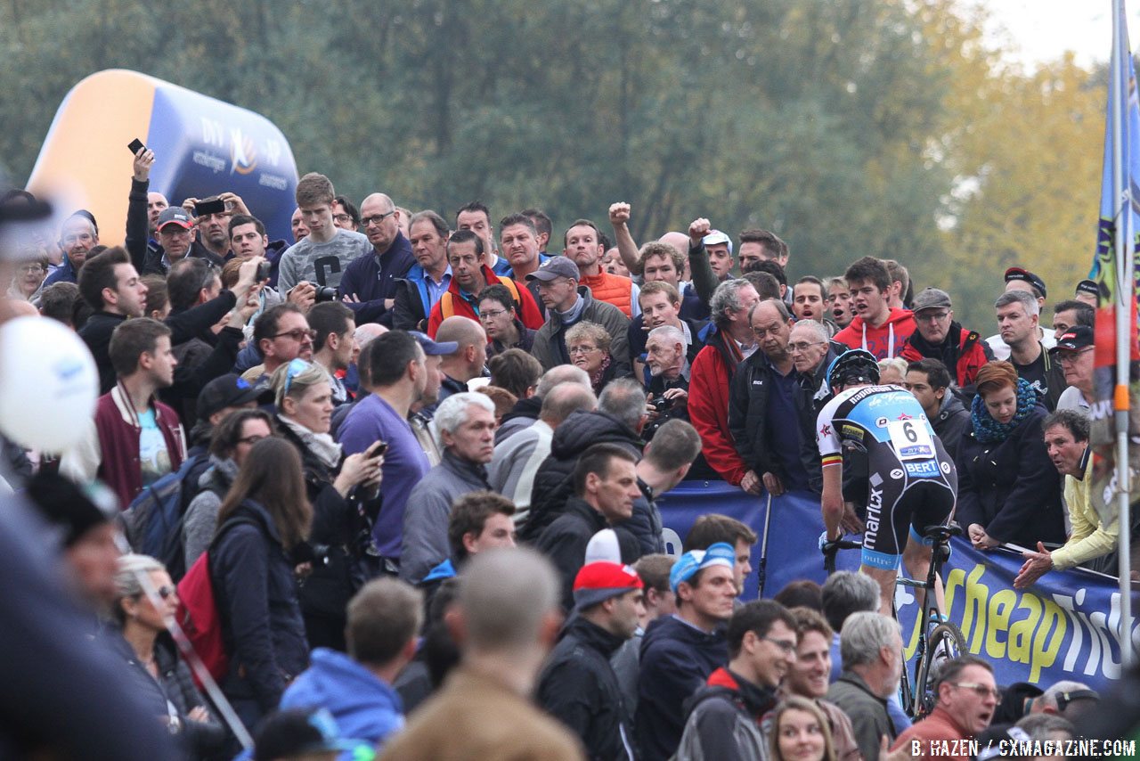 The crowd urges Klaas Vantornout up the climb. Elite Men. 2016 Koppenbergcross, DVV Verzekeringen Trofee Series race #2. © B. Hazen / Cyclocross Magazine